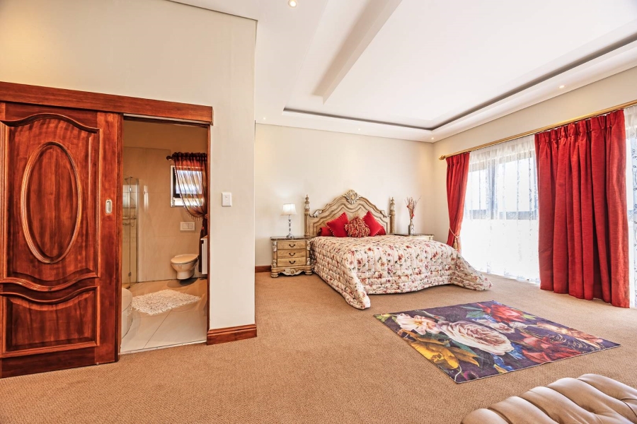 8 Bedroom Property for Sale in Baronetcy Estate Western Cape